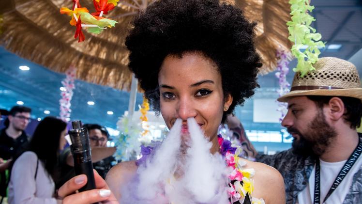 Vapitaly, l'ottava edizione della fiera sulle sigarette elettroniche strizza l'occhio all'ambiente | L'Arena Vapitaly, l'ottava edizione della fiera sulle sigarette elettroniche strizza l'occhio all'ambiente | L'Arena