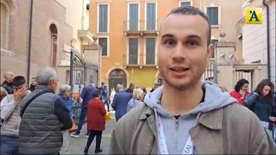 Flusso continuo di visitatori ai palazzi storici cittadini per le ...