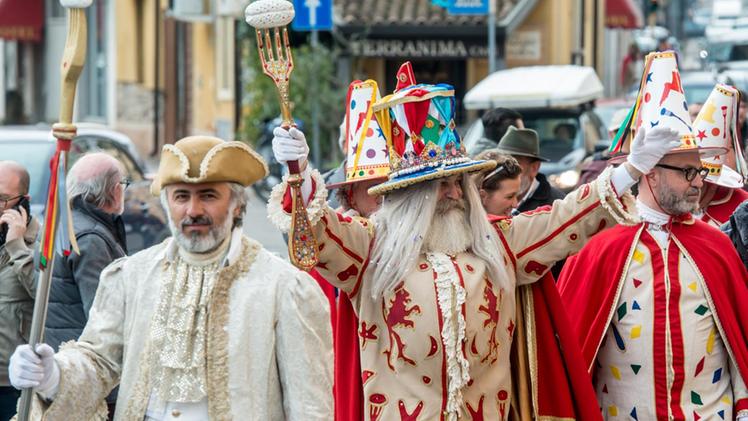 Una sfilata del Papà del Gnoco, qui interpretato da Francesco Gambale