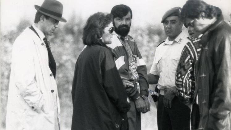 Al centro della foto, Gianfranco Stevanin