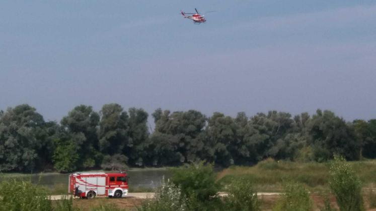 Ricerche di una persona scomparsa sull'Adige