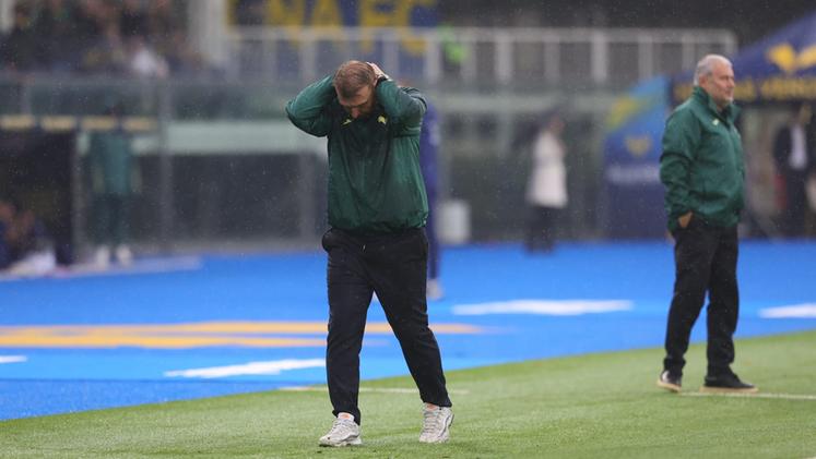 Mister Zanetti affranto a fine partita (FotoExpress)
