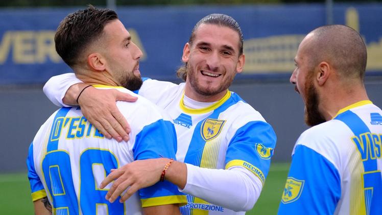 Baschirotto abbraccia D'Este