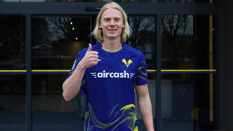 Andrias Edmundsson ha firmato un contratto con il Club gialloblù fino al 30 giugno 2029.