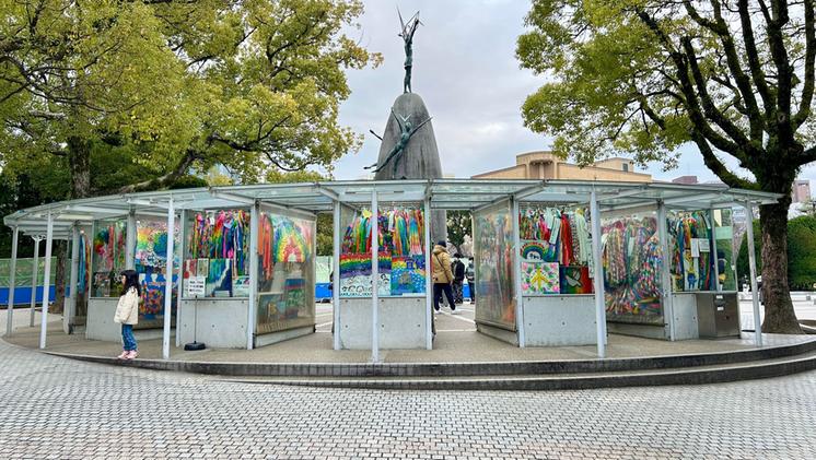La memoria Il monumento dedicato a Sasaki Sadako, bambina e vittima simbolo dell’atomica