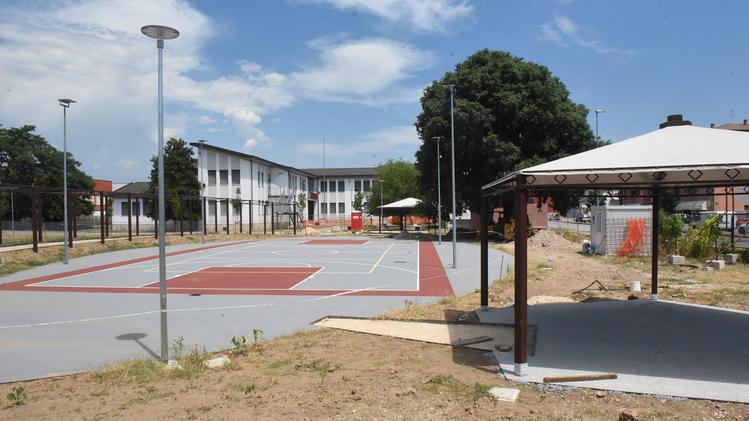Il cantiere per l'allestimento della nuova area ad uso scolastico e pubblico