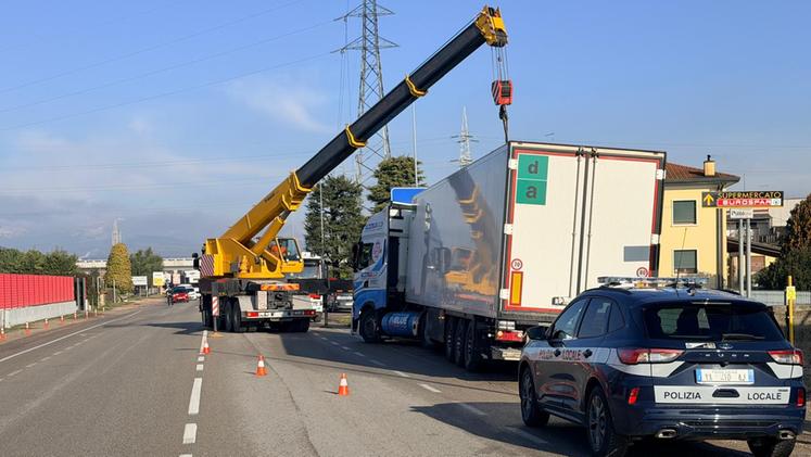 Camion ribaltato a San Bonifacio