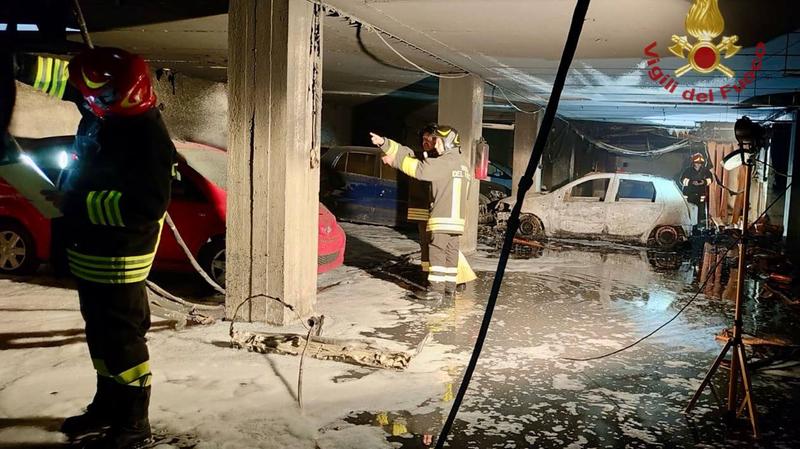 Riepilogo della tendenza: incendio in un condominio a Cerea, 15 persone in ospedale dopo il fumo nel garage