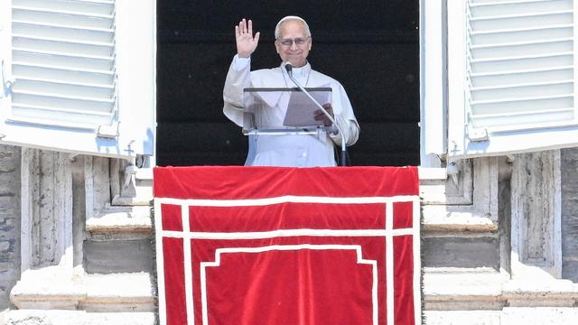 epa12929581 Pope Leo XIV leads his Regina Coeli prayer from the window of his office overlooking Saint Peter's Square, Vatican City, 03 May 2026. EPA/RICCARDO ANTIMIANI