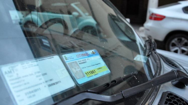 Parcheggio Del Titolare Del Permesso Del Personale Immagini E Fotografie Stock Ad Alta - Foto 8