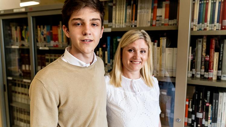 Alessandro Stamate, del liceo Galileo Galilei, studente vincitore concorso nazionale problem solving, con la mamma Irina