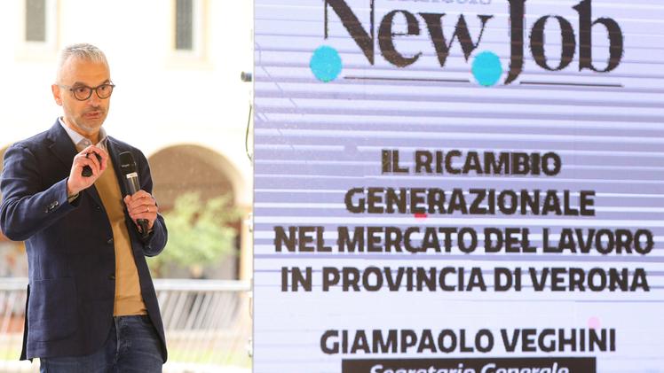 Il segretario della Cisl Verona, Giampaolo Veghini, presenta a New Job 2023 la ricerca sul ricambio generazionale nel mondo del lavoro