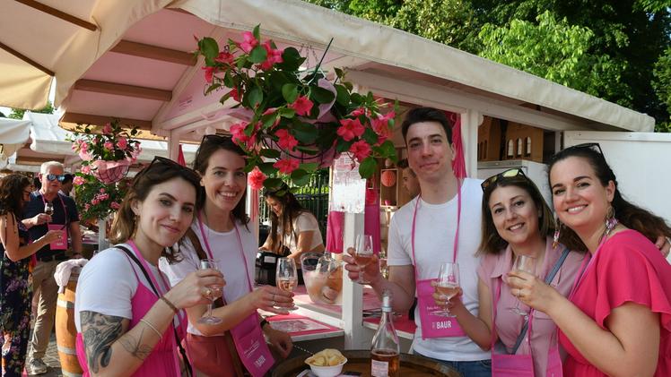 L’inaugurazione del Palio del Chiaretto a Bardolino: è la diciottesima edizione FOTO PECORALa festa «in rosa» si concluderà domani con lo spettacolo piromusicale