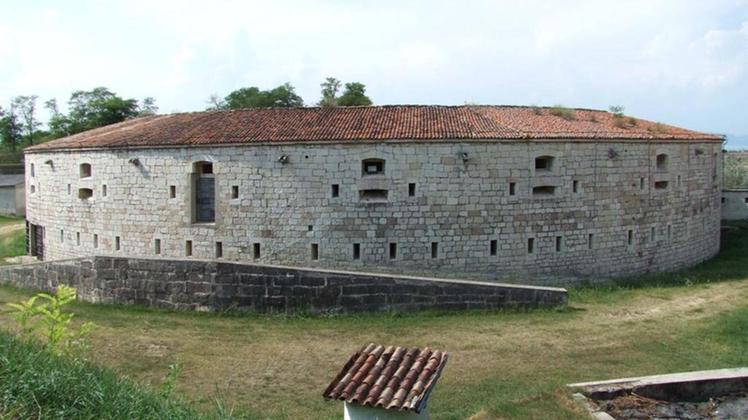 Forte Ardietti, tra Peschiera e Ponti sul Mincio, ex caposaldo del Quadrilatero
