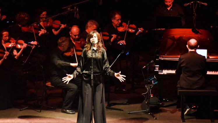 Protagonista Alice sul palco durante il suo concerto dedicato a Battiato   FOTOSERVIZIO BRENZONI