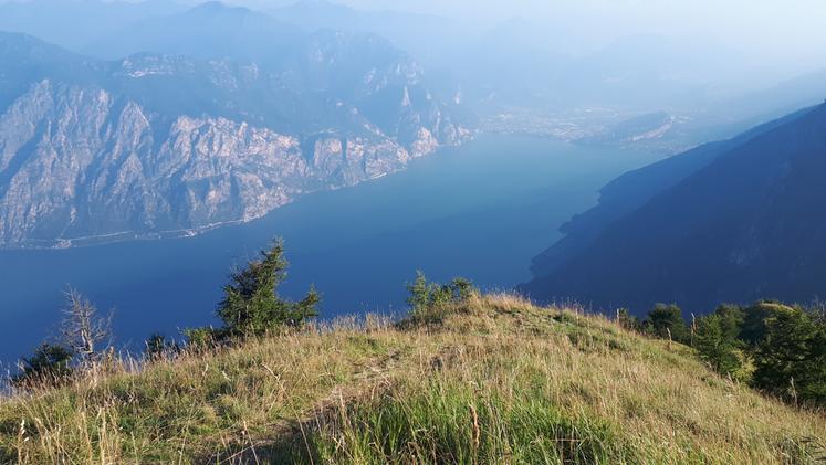 Una veduta del lago di Garda dal Monte Baldo
