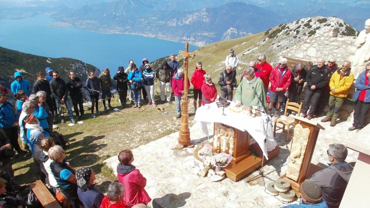 La tradizionale cerimonia per la Festa di Santa Rosa sul monte Baldo