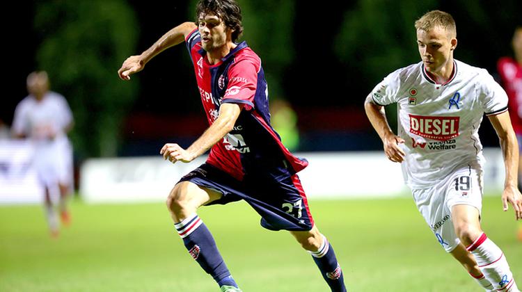 Dinamico - Carlo Faedo in azione nel derby pareggiato col Vicenza FOTOEXPRESS
