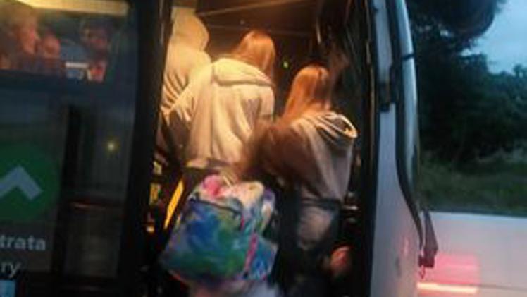 Il bus 117 preso d'assalto dagli studenti: per alcuni nei giorni scorsi è stato impossibile salire
