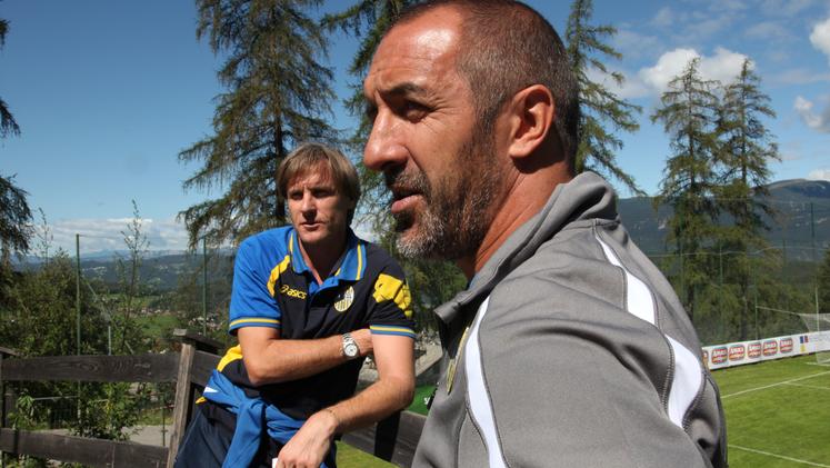 Roberto Bordin (in primo piano) con il Team Manager gialloblù Sandro Mazzola  (fotoExpress)