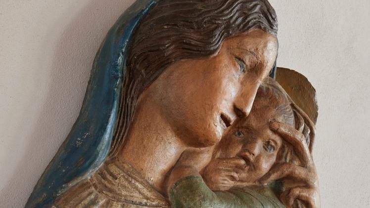 La Madonna con bambino custodita in biblioteca a Malcesine