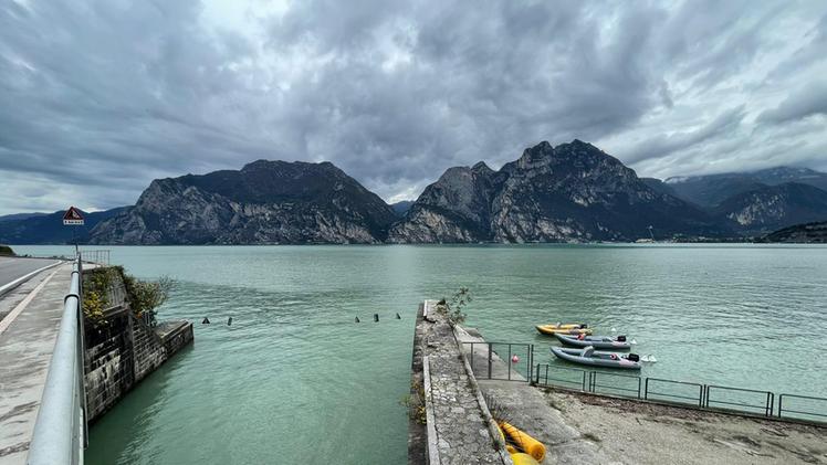 Lo sbocco dello scolmatore a Torbole nell’Alto lago di Garda in provincia di Trento
