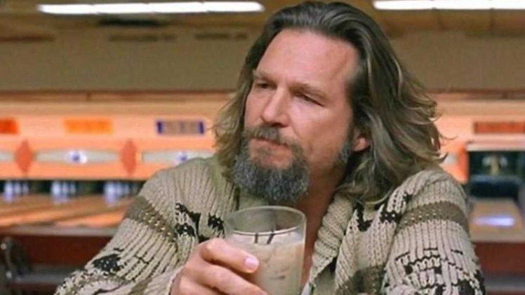 Il protagonista Jeff Bridges nei panni di Jeffrey Lebowski: 25 anni fa il debutto in sala