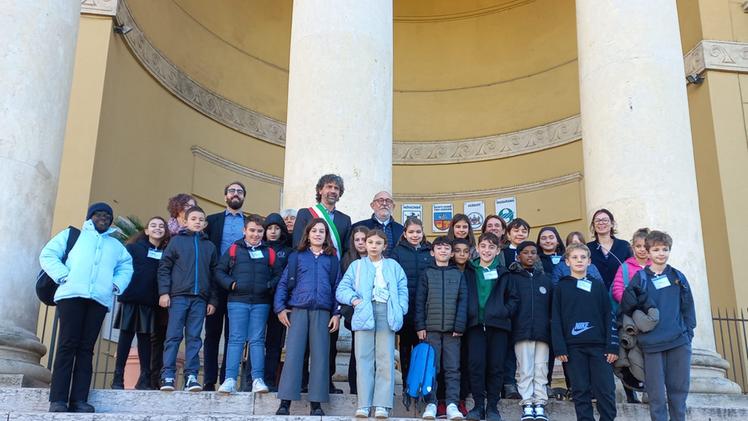 Foto di gruppo per il Consiglio comunale delle bambine e dei bambini di Verona