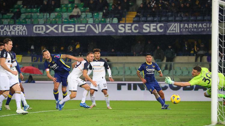 Il pareggio Milan Djuric segna il gol del 2-2 Fotoexpress