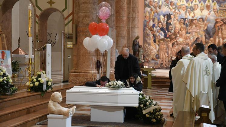 Lugagnano, i funerali di Martina Lughezzani
