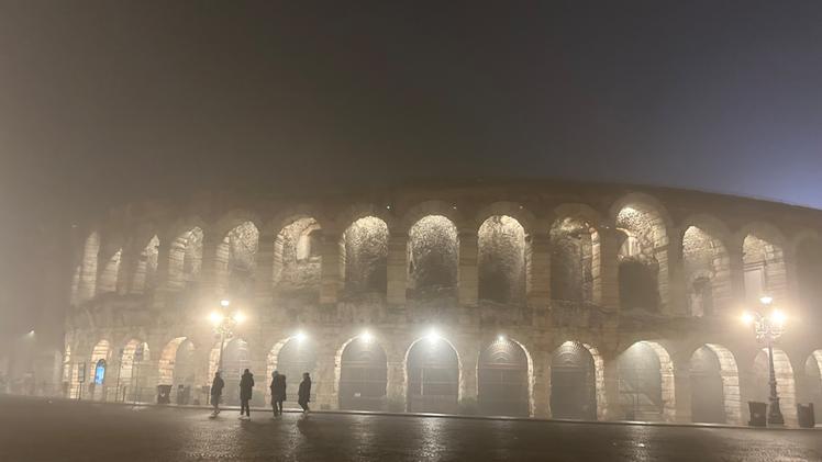 L'Arena avvolta dalla nebbia
