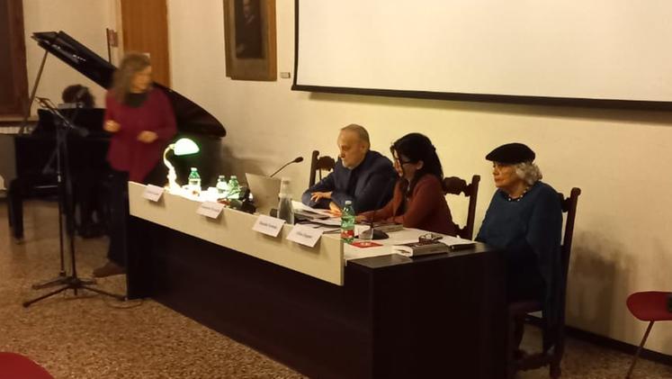L'incontro alla Società Letteraria con Giampaolo Pavanello (foto Pezzani)