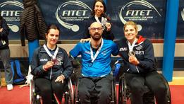 Nella foto i quattro medagliati azzurri, in piedi Elena Elli, in carrozzina da sinistra Carlotta Ragazzini, Federico Falco e Giada Rossi
