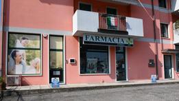 La farmacia Santissimo Redentore a Marchesino, presa di mira dal malvivente (Diennefoto)
