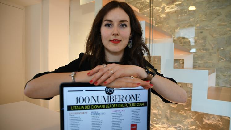 Valentina Garonzi con la lista di Forbes F. PECORA