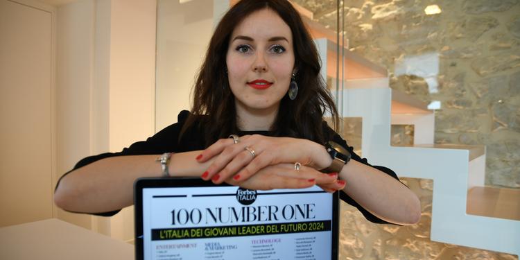 Valentina Garonzi con la lista di Forbes F. PECORA