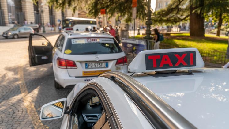 Lo stesso taxi sarà guidato in due turni da 2 autisti