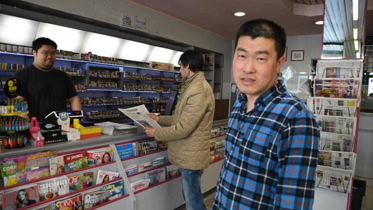 La sfida Jjamao e Zheng Ye all’interno della tabaccheria edicola