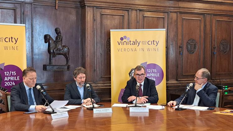 La presentazione di Vinitaly and the city in Sala Arazzi (Noro)