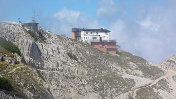 Il massiccio del Carega Il rifugio Fraccaroli, una delle mete classiche degli escursionisti