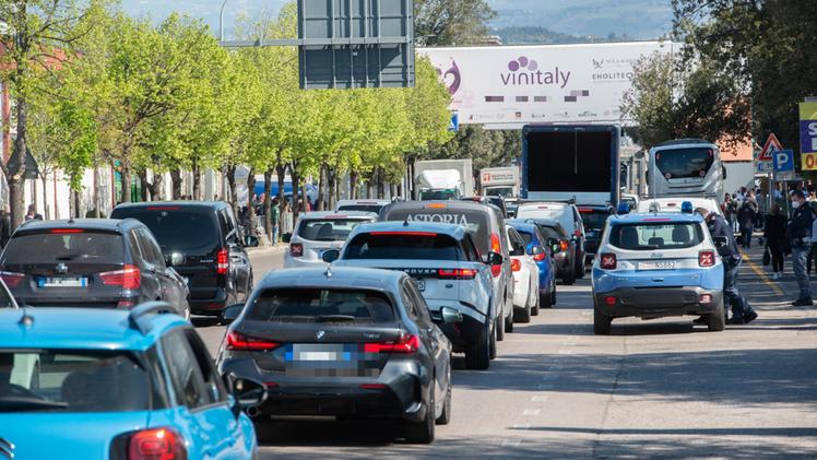 Le previsioni di traffico, in vista di Vinitaly, non solo delle migliori: per prevenire le criticità il Comune ha definito il piano della mobilità
