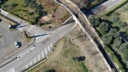 Il ponte che verrà allargato per far passare la ciclovia in via Europa Unita a Bardolino
