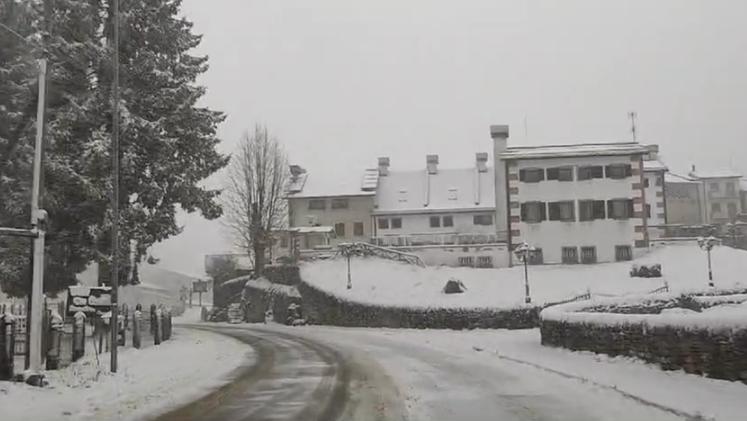 Nevicata di primavera, Lessinia imbiancata (Costantino)