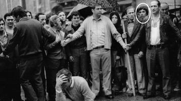 La foto. Il 28 maggio 1974 Marco Toffaloni a 16 anni in piazza della Loggia poco dopo l’esplosione dell’ordigno che provocò 8 morti