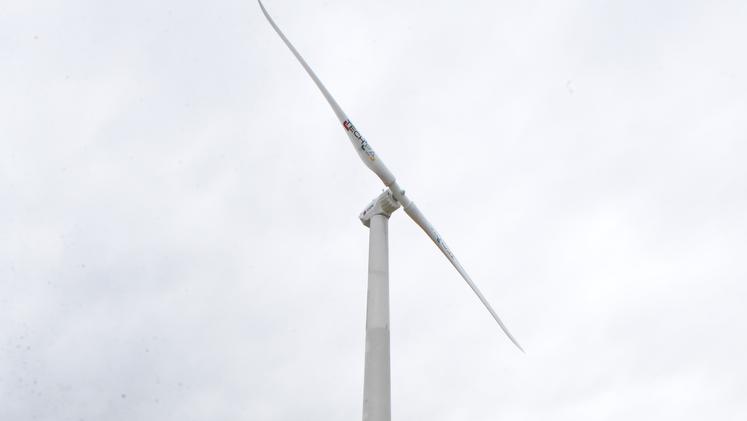 Una delle due pale eoliche installate alla Tech.Pa di Villafontana (Diennefoto)