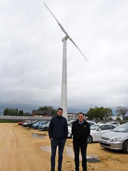 Una delle due pale eoliche installate alla Tech.Pa di Villafontana (Diennefoto)