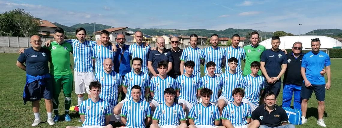 La squadra dell’Isola Rizza Roverchiara, che torna nel campionato di Promozione