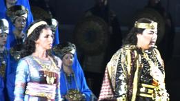 Cultura e impresa Le scene dell’Aida firmata nel 2023 da Stefano Poda sugli abiti della famiglia Salvagno