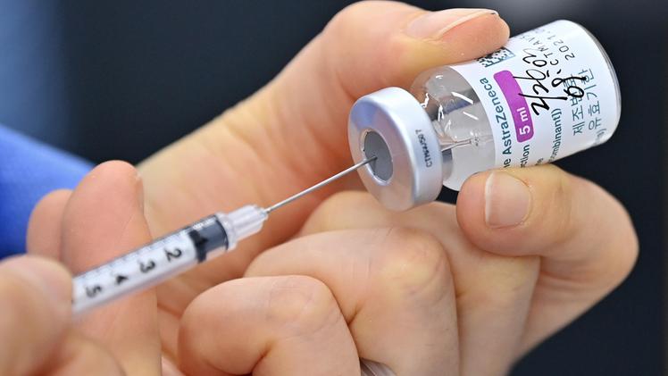Il vaccino AstraZeneca, annunciato il ritiro