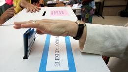 Un'urna elettorale per le elezioni comunali